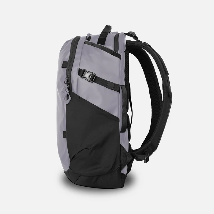Weather Resistant 18L Daily Backpack Breathable Mesh Back 16 Inch Laptop Daypack